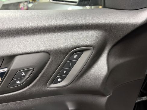 Used 2023 GMC Acadia SLT w/ Technology Package image 28