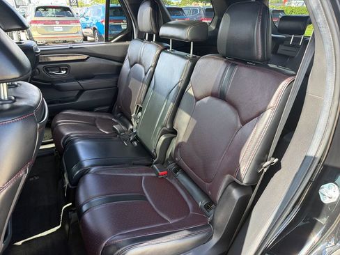 Used 2025 Honda Pilot Black Edition image 24