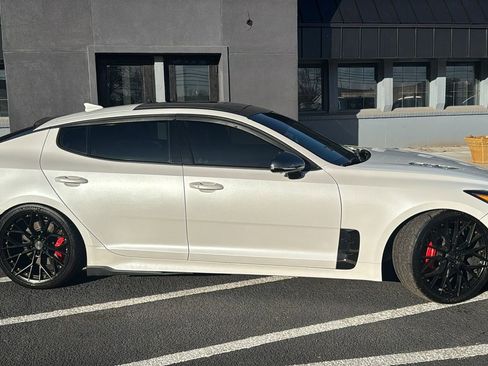 Used 2021 Kia Stinger GT2 image 2
