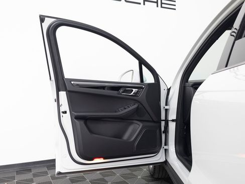 New 2026 Porsche Macan AWD/4WD image 13
