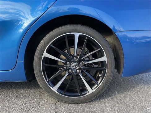 Used 2019 Toyota Camry XSE image 9