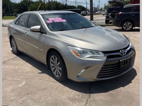 Used 2017 Toyota Camry XLE FWD image 1