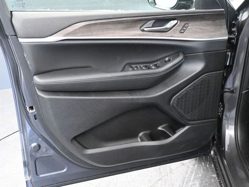 New 2025 Jeep Grand Cherokee L Limited image 14