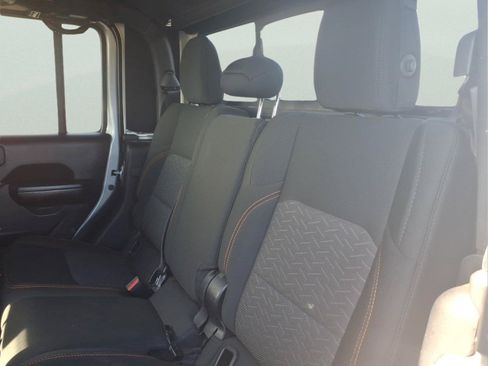 Used 2021 Jeep Gladiator Mojave AWD/4WD image 13