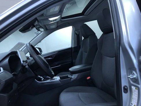 Used 2025 Toyota RAV4 XLE w/ Convenience Package image 19