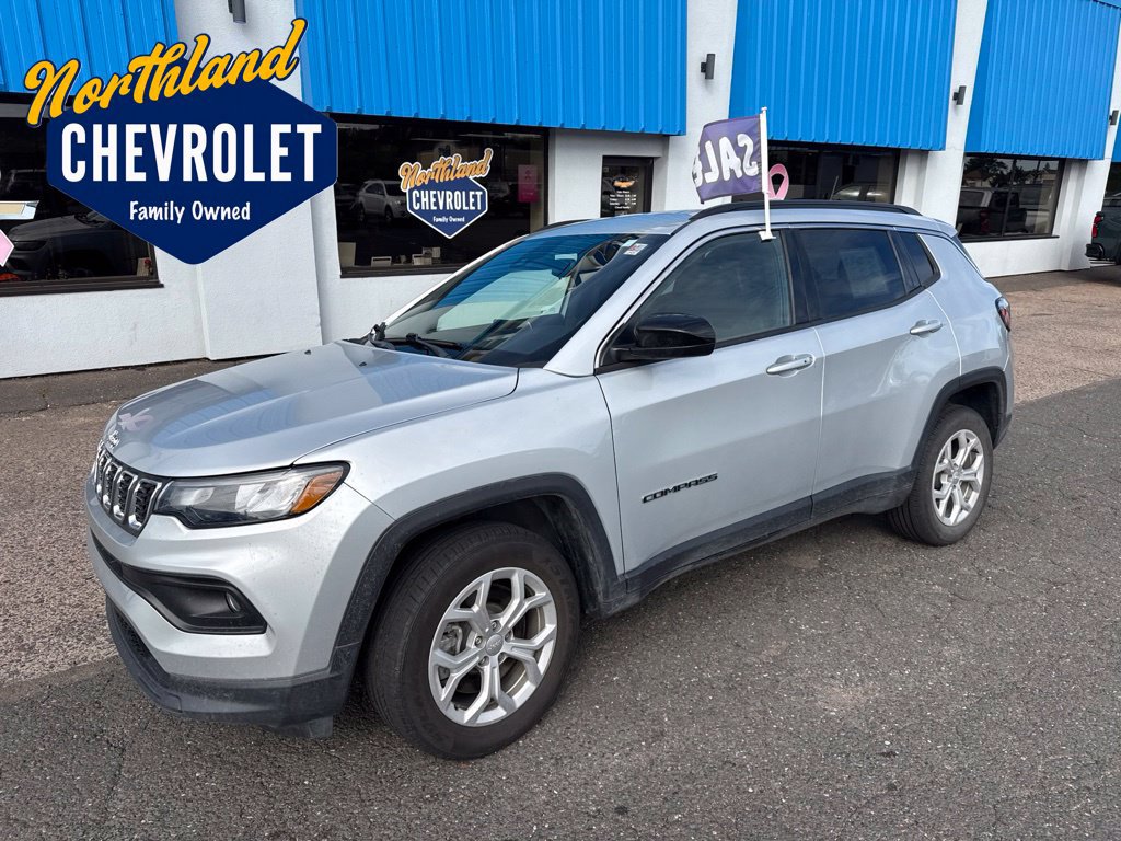 Used 2024 Jeep Compass Latitude AWD/4WD image 1