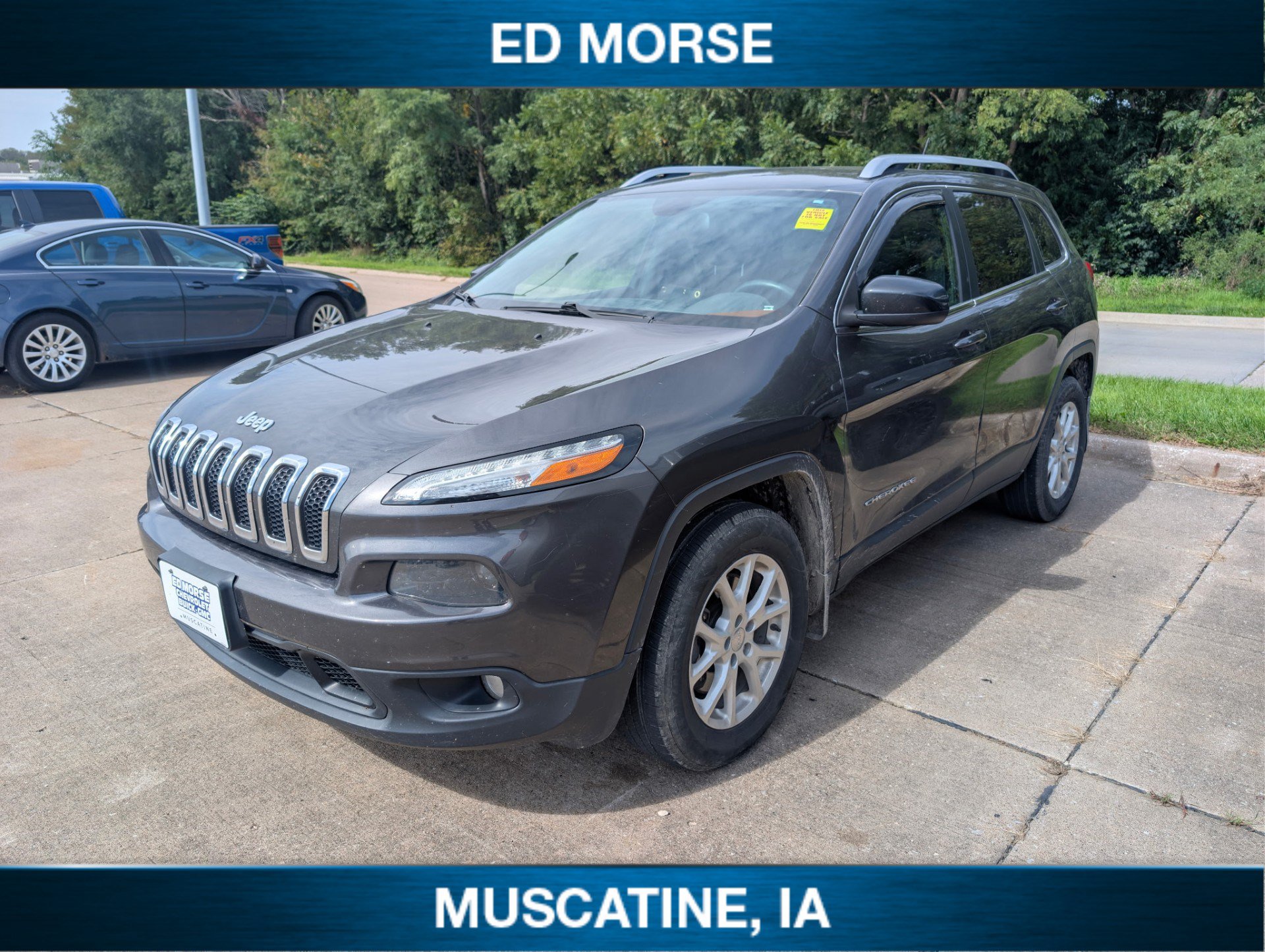 Used 2015 Jeep Cherokee Latitude w/ Cold Weather Group AWD/4WD image 1