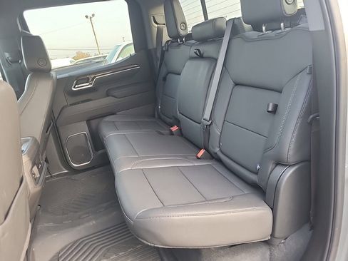 Used 2025 Chevrolet Silverado 1500 LT Trail Boss w/ LT Trail Boss Premium Package AWD/4WD image 12