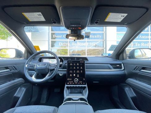 Used 2025 GMC Terrain Elevation image 29