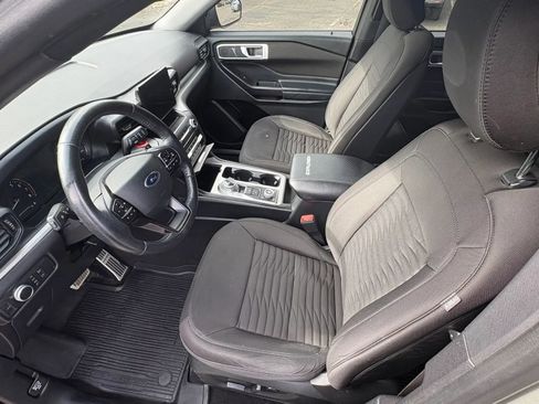 Used 2020 Ford Explorer XLT AWD/4WD image 23
