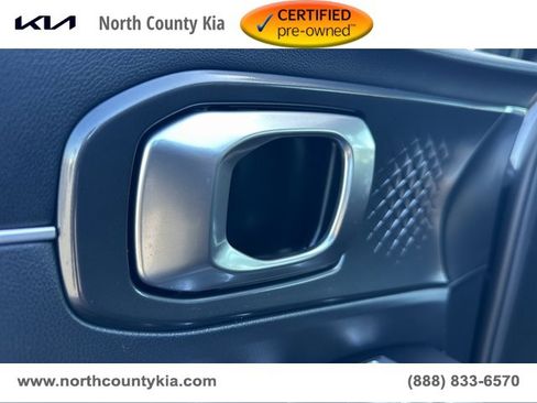Certified 2025 Kia Sorento LX image 36