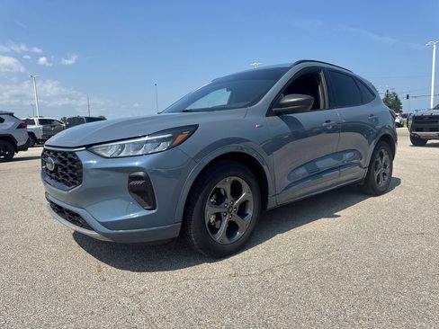 Used 2024 Ford Escape ST-Line w/ Tech Pack #1 FWD image 2