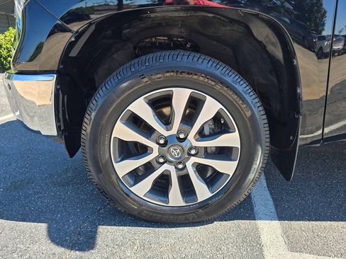 Used 2018 Toyota Tundra Limited w/ Limited Premium Package AWD/4WD image 11
