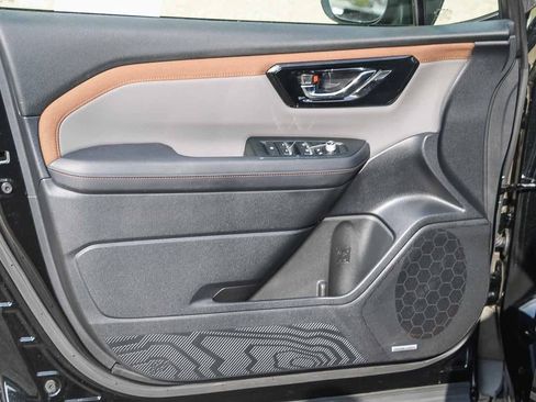 Used 2025 Subaru Forester Sport image 18