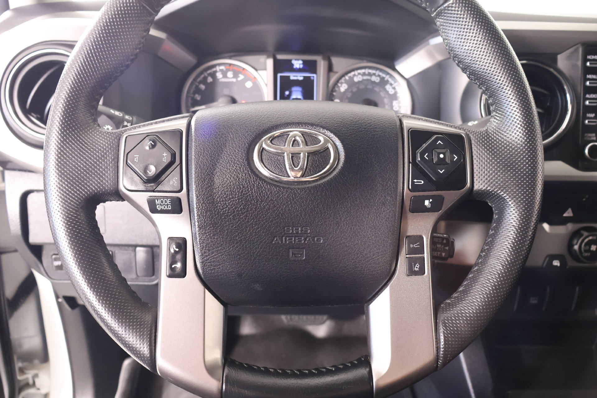 Used 2022 Toyota Tacoma SR5 w/ SR5 Appearance Package (SM) RWD image 3