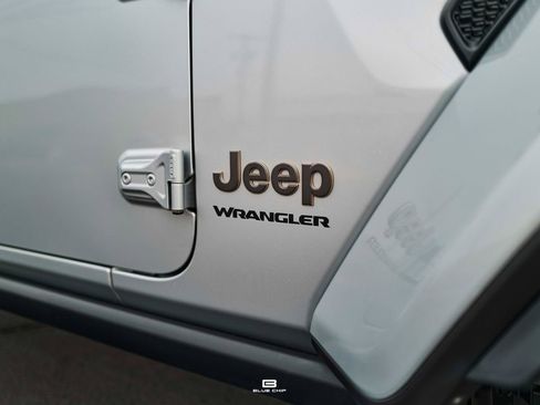 Used 2024 Jeep Wrangler Unlimited Rubicon 392 image 18