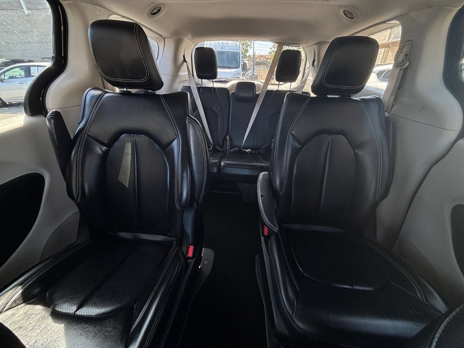 Used 2023 Chrysler Pacifica Touring-L FWD image 40