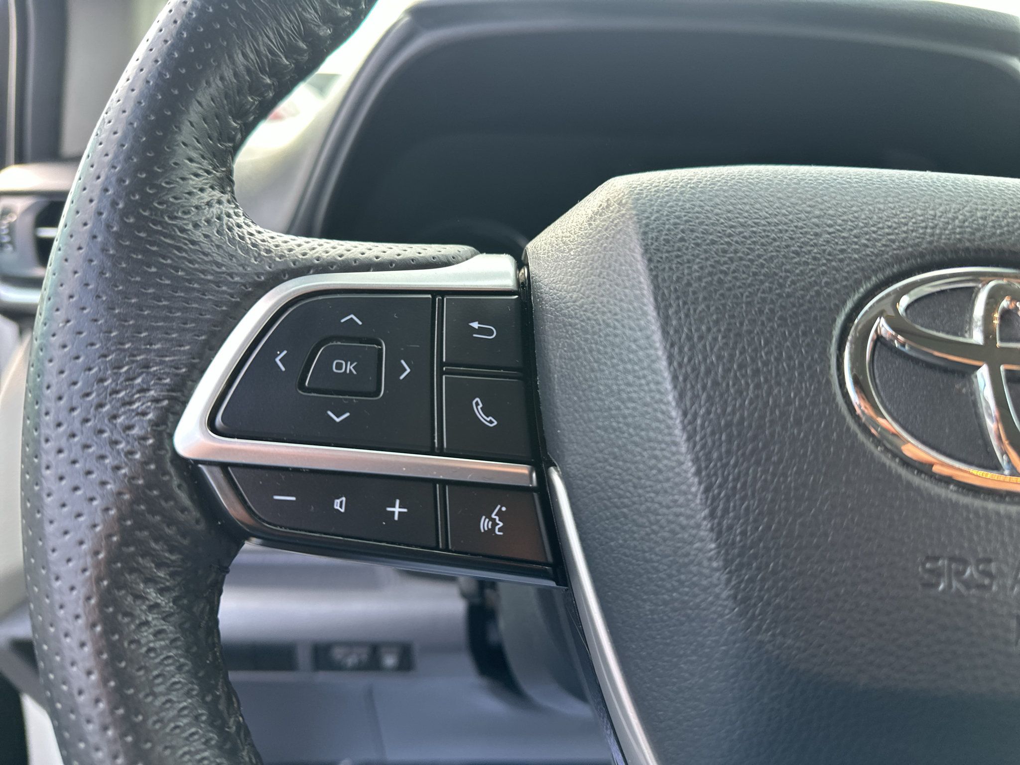 Used 2024 Toyota Sienna Limited AWD/4WD image 18