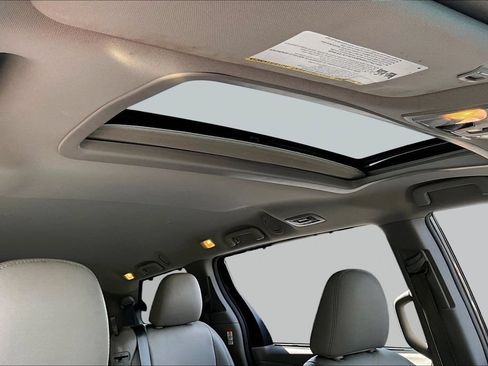 Used 2017 Toyota Sienna XLE FWD image 22