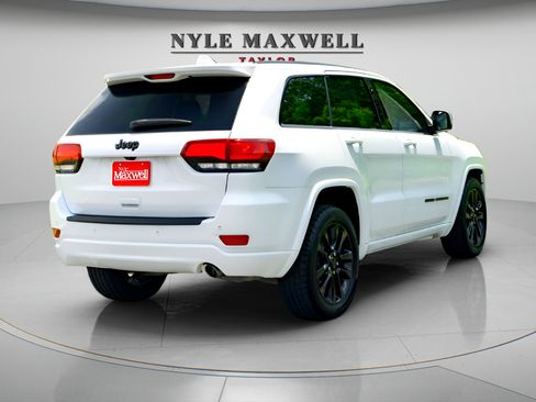 Used 2020 Jeep Grand Cherokee Altitude RWD image 7