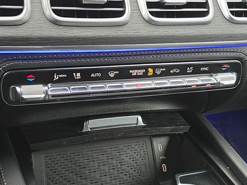 Used 2025 Mercedes-Benz GLE 450 4MATIC image 24