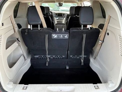 Used 2020 Chrysler Pacifica Touring-L Plus FWD image 14
