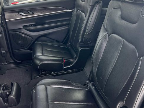 Used 2024 Jeep Grand Cherokee L Limited w/ Black Appearance Package image 25