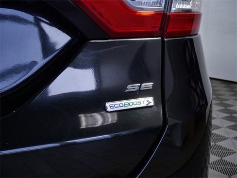 Used 2015 Ford Fusion SE w/ Equipment Group 202A image 9