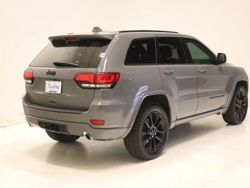 Used 2019 Jeep Grand Cherokee Altitude image 4