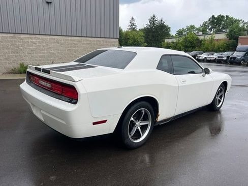 Used 2010 Dodge Challenger SE RWD image 5
