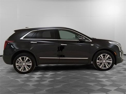 Used 2025 Cadillac XT5 Premium Luxury image 2