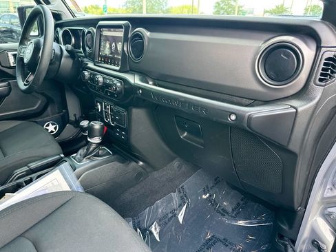 Used 2023 Jeep Wrangler Unlimited w/ Sun & Screen Package AWD/4WD image 28