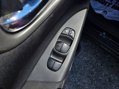 Used 2015 Nissan Sentra SV FWD image 11