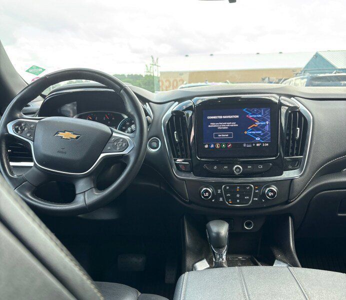 Used 2023 Chevrolet Traverse LT w/ LT Premium Package AWD/4WD image 6