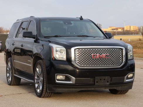 Used 2016 GMC Yukon Denali w/ Open Road Package image 4
