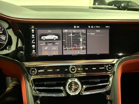 Used 2024 Bentley Flying Spur V8 AWD/4WD image 42