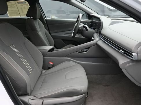 Used 2025 Hyundai Elantra SEL FWD image 36