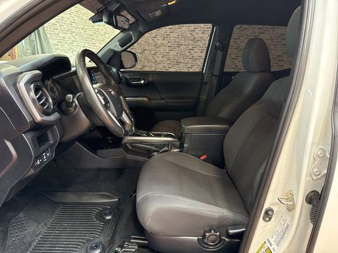 Used 2018 Toyota Tacoma TRD Sport image 24