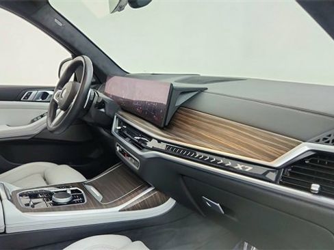Used 2023 BMW X7 xDrive40i w/ M Sport Package image 21