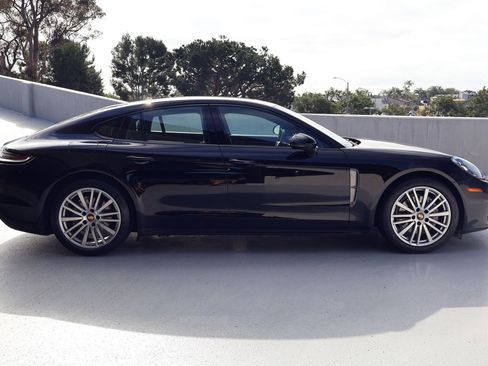 Certified 2023 Porsche Panamera 4 Platinum Edition image 8