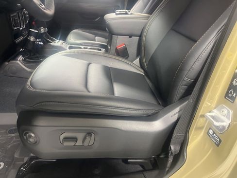 New 2025 Jeep Gladiator Sport image 7