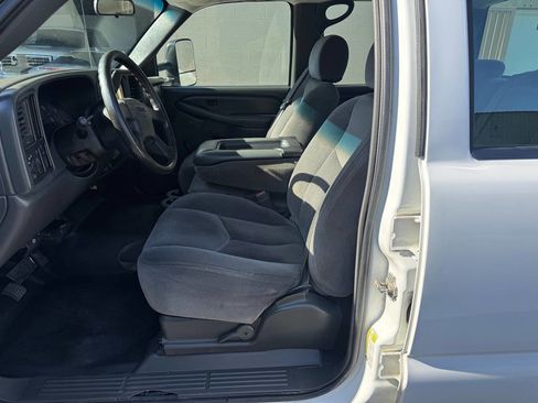 Used 2006 GMC Sierra 2500 W/T w/ Heavy-Duty Power Package RWD image 19