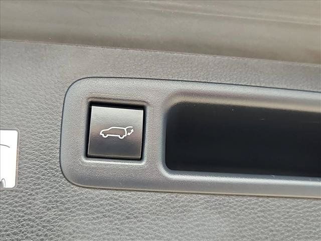 Used 2025 Toyota Highlander LE FWD image 7