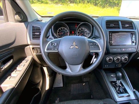 Used 2025 Mitsubishi Outlander Sport ES AWD/4WD image 5