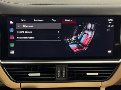 Used 2022 Porsche Cayenne S Platinum w/ Premium Package Plus image 30