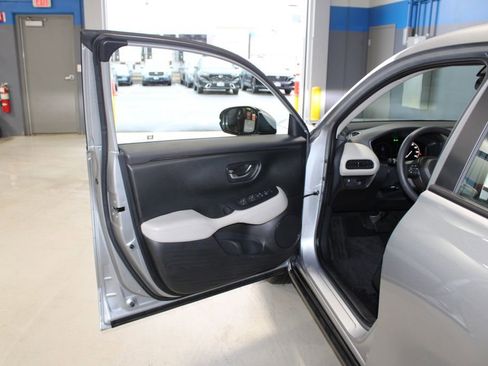 Certified 2025 Honda HR-V LX image 8