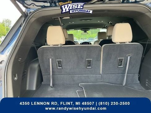 Used 2023 Chevrolet Traverse LT FWD image 12