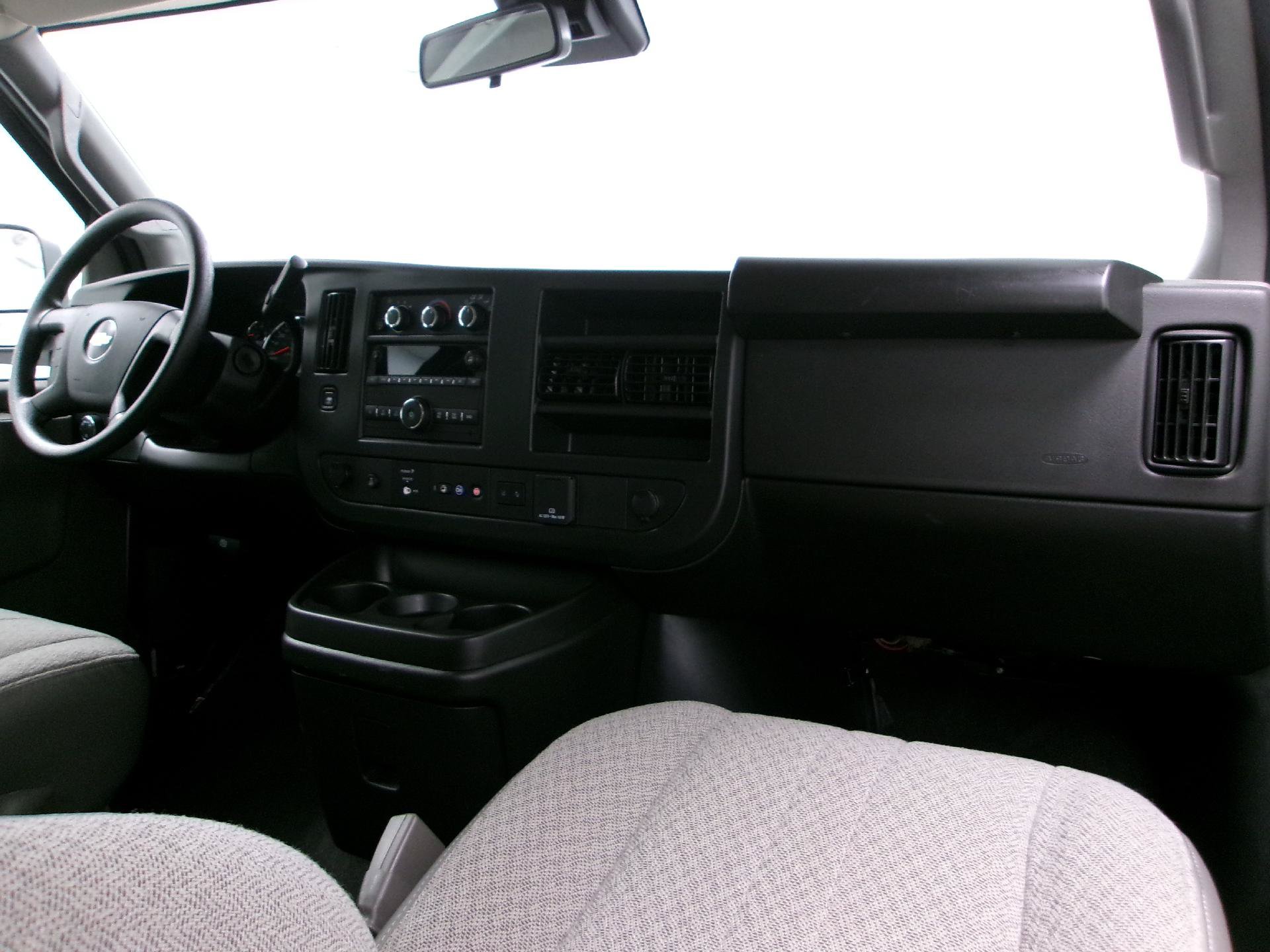 Used 2025 Chevrolet Express 3500 LT w/ LT Preferred Equipment Group RWD image 3