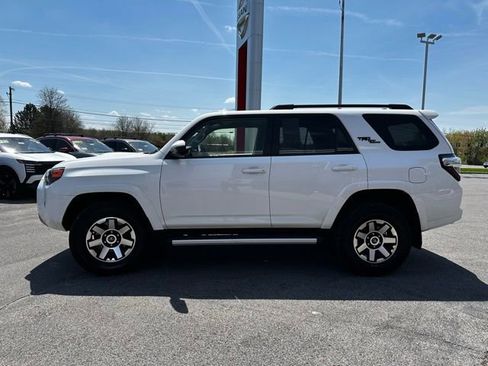 Used 2022 Toyota 4Runner TRD Off-Road AWD/4WD image 6