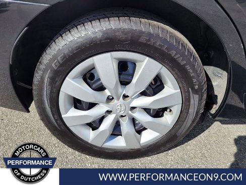 Used 2016 Toyota Corolla LE image 10